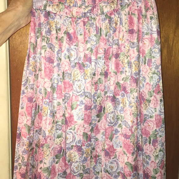 Blazer, 2 Skirts and Scarf - Picture 4 of 6